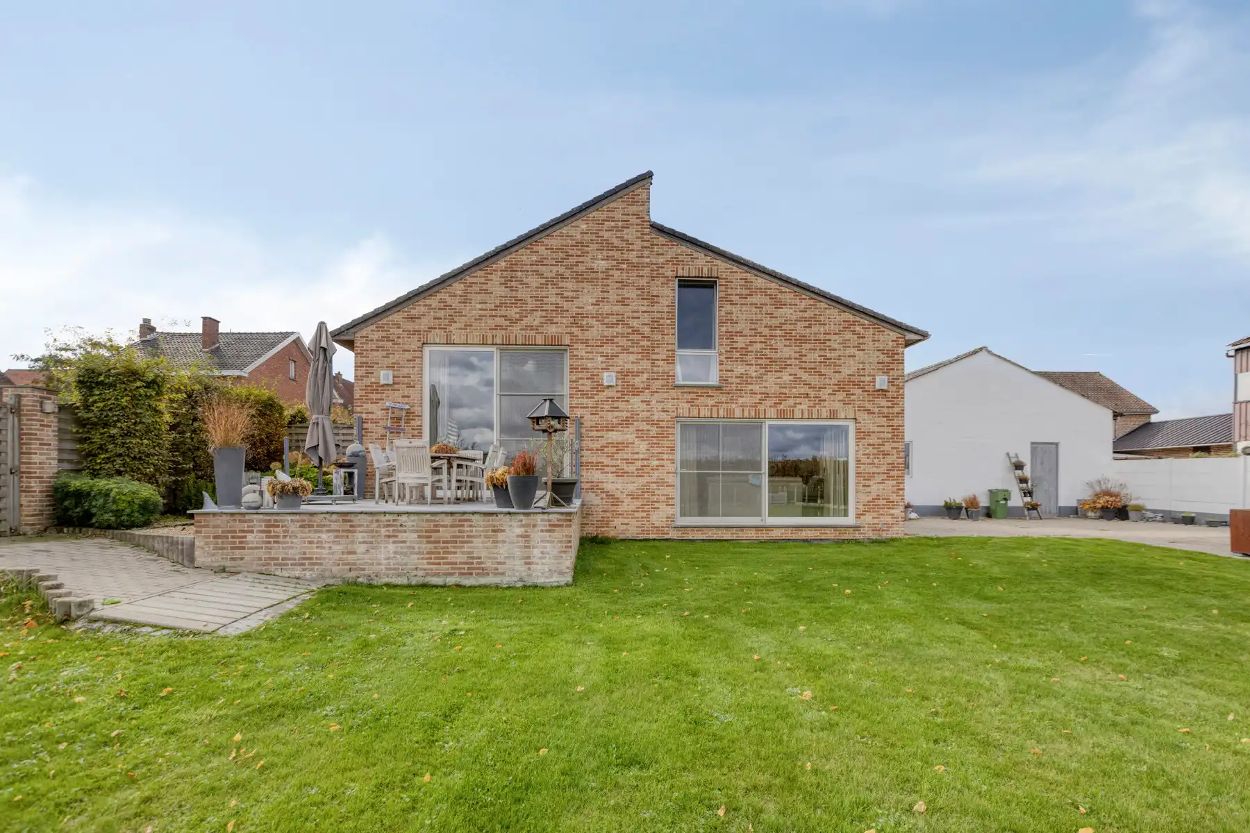 Hoofdfoto van de publicatie: Huis met opslag, ruime tuin en mog. tot kangeroe/zorgwoning