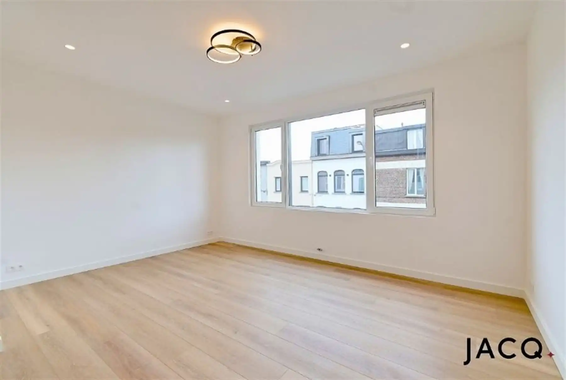 Gerenoveerde woning met 3 slaapkamers te Berchem! foto 4