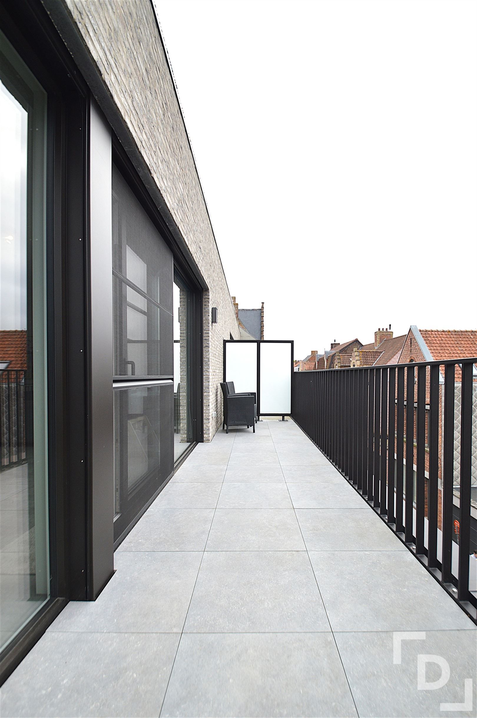 Recent gebouwd appartement met staanplaats te huur in centrum Ieper. foto 12