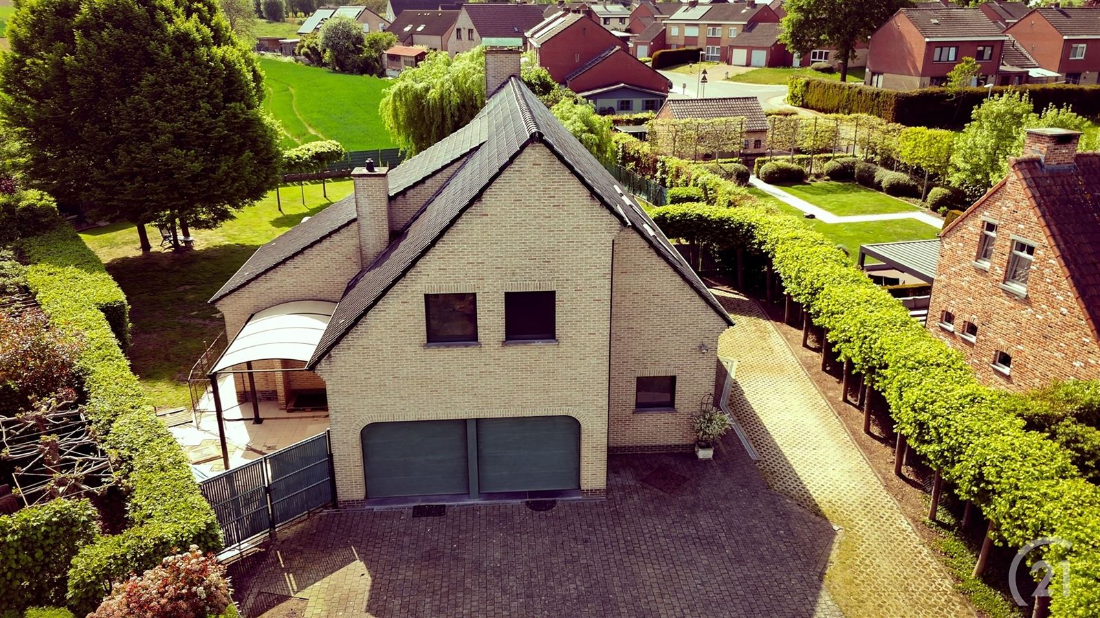  Villa met zwembad en tuin op 12are24 foto {{pictureIndex}}