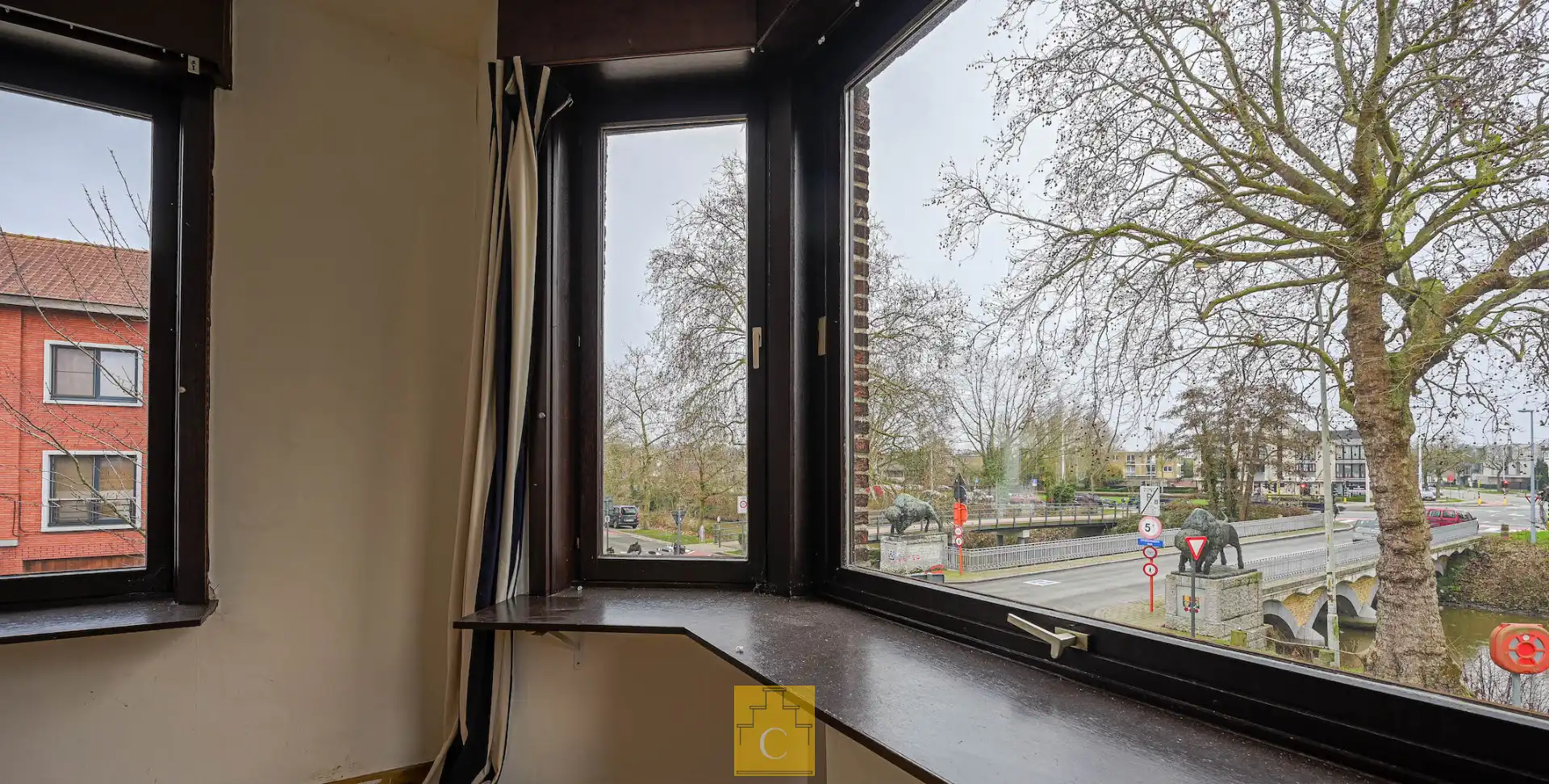 karaktervol handelspand met woonst en parking voor 2 wagens op toplocatie in Brugge (Kristus Koning) foto 6