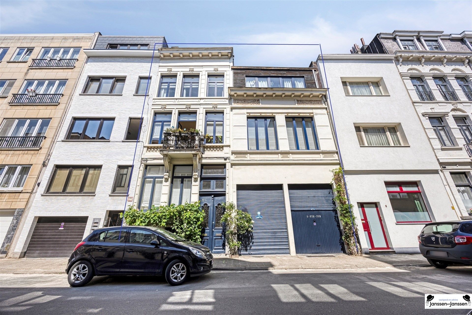Dubbel herenhuis met 6 slpk, 2 terassen, dubbele garage en royale ruimte, perfect gelegen nabij Museum en Marnixplaats foto 2