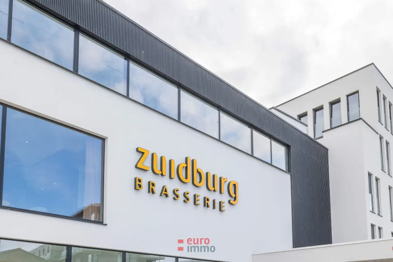 Instapklare assistentiewoning met luxueuze afwerking in Veurne! foto 11