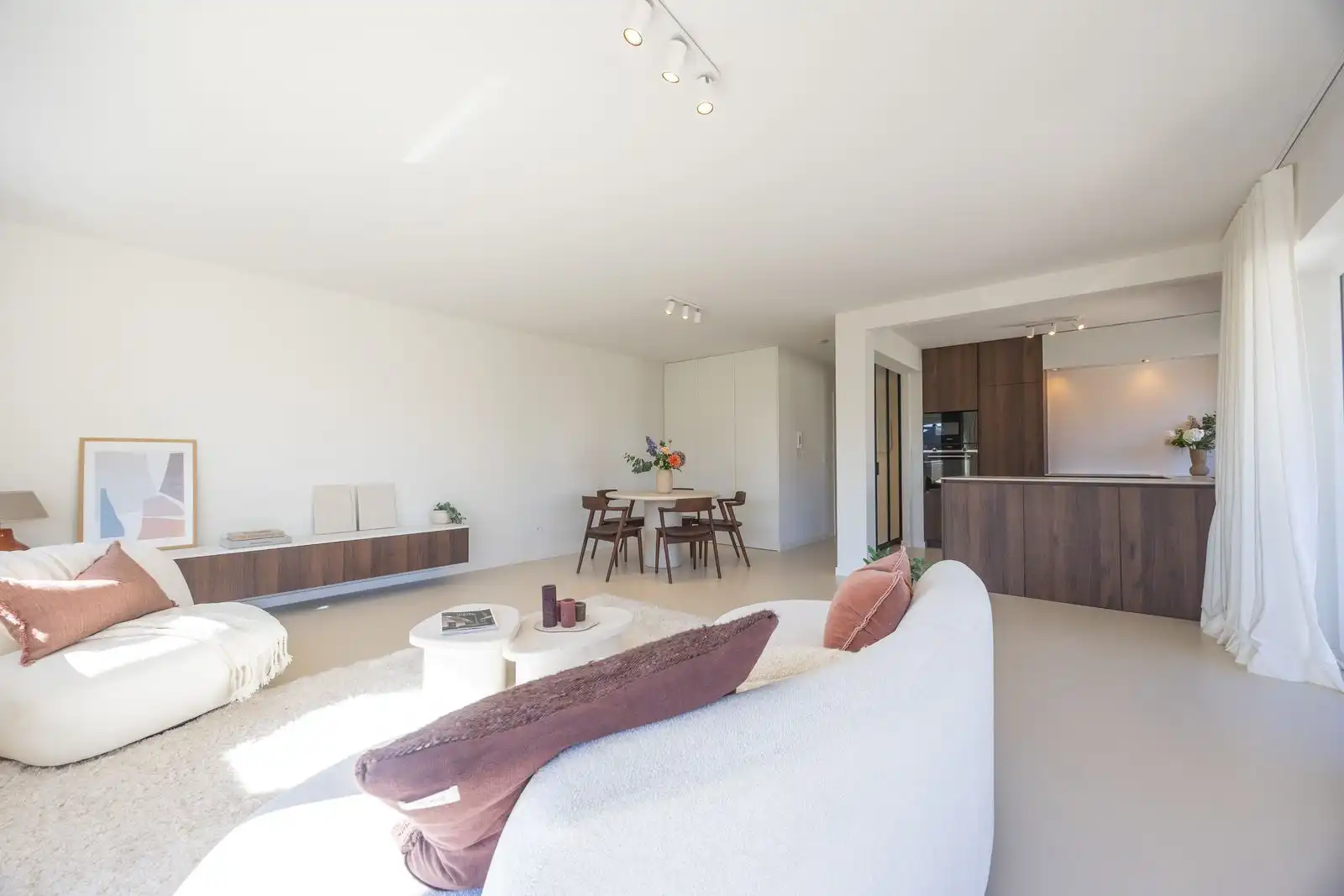 Gerenoveerd hoekappartement met terras , 3 slaapkamers, vlakbij zee foto 4