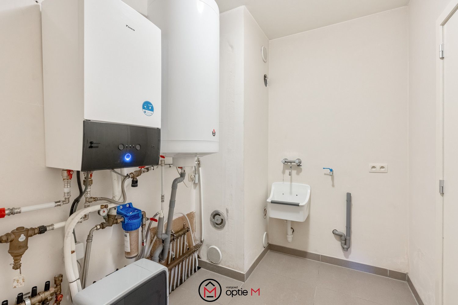 GELIJKVLOERS APPARTEMENT IN BILZEN foto 20