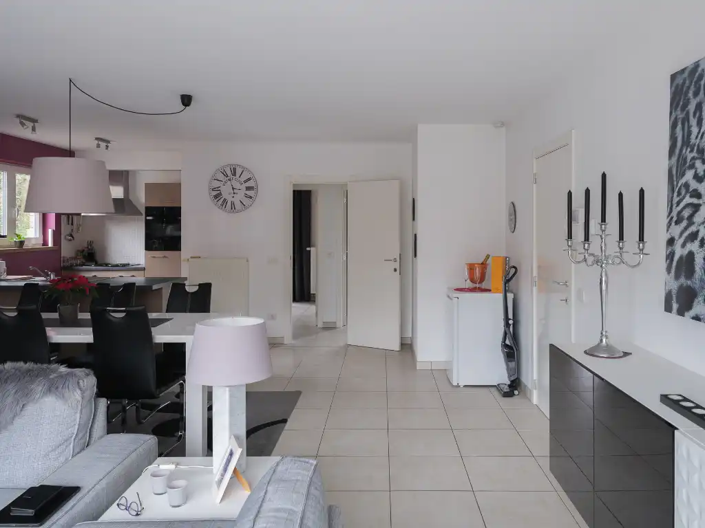 Gentbrugge - Licht op te frissen appartement met 2 slaapkamers en terras. foto 10