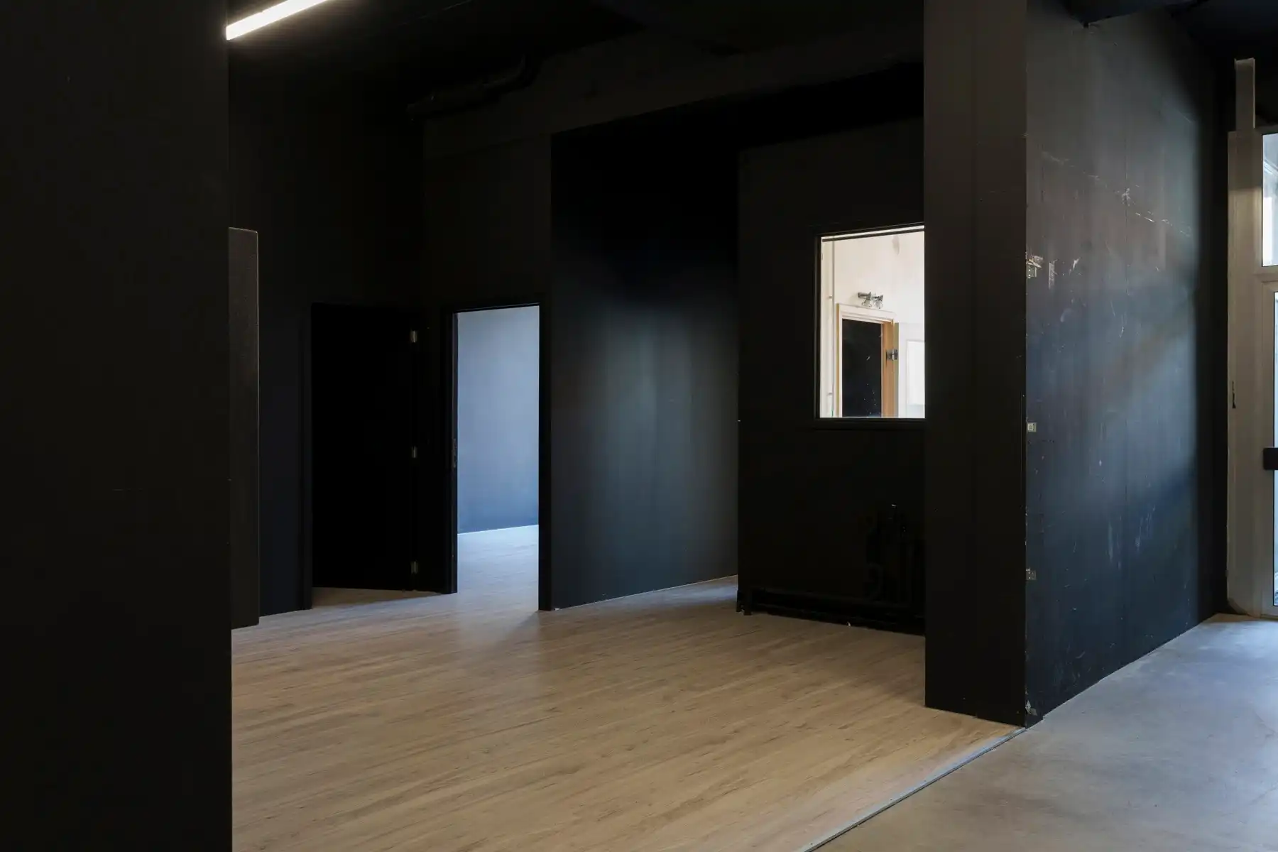 Veelzijdige commerciële ruimte met uitzonderlijke hoogte foto 11