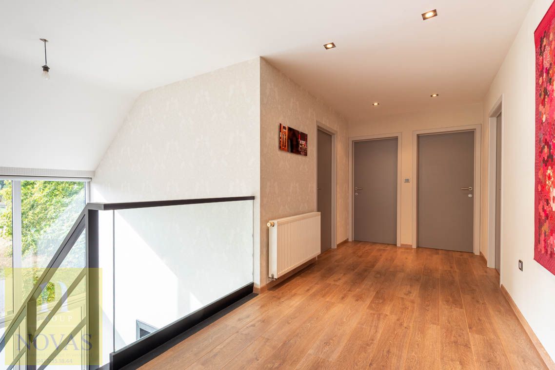 Ruime instapklare woning met 4 tot 5 slaapkamers, zonnepanelen, airco, inpandige garage en buitenstaanplaatsen foto 17