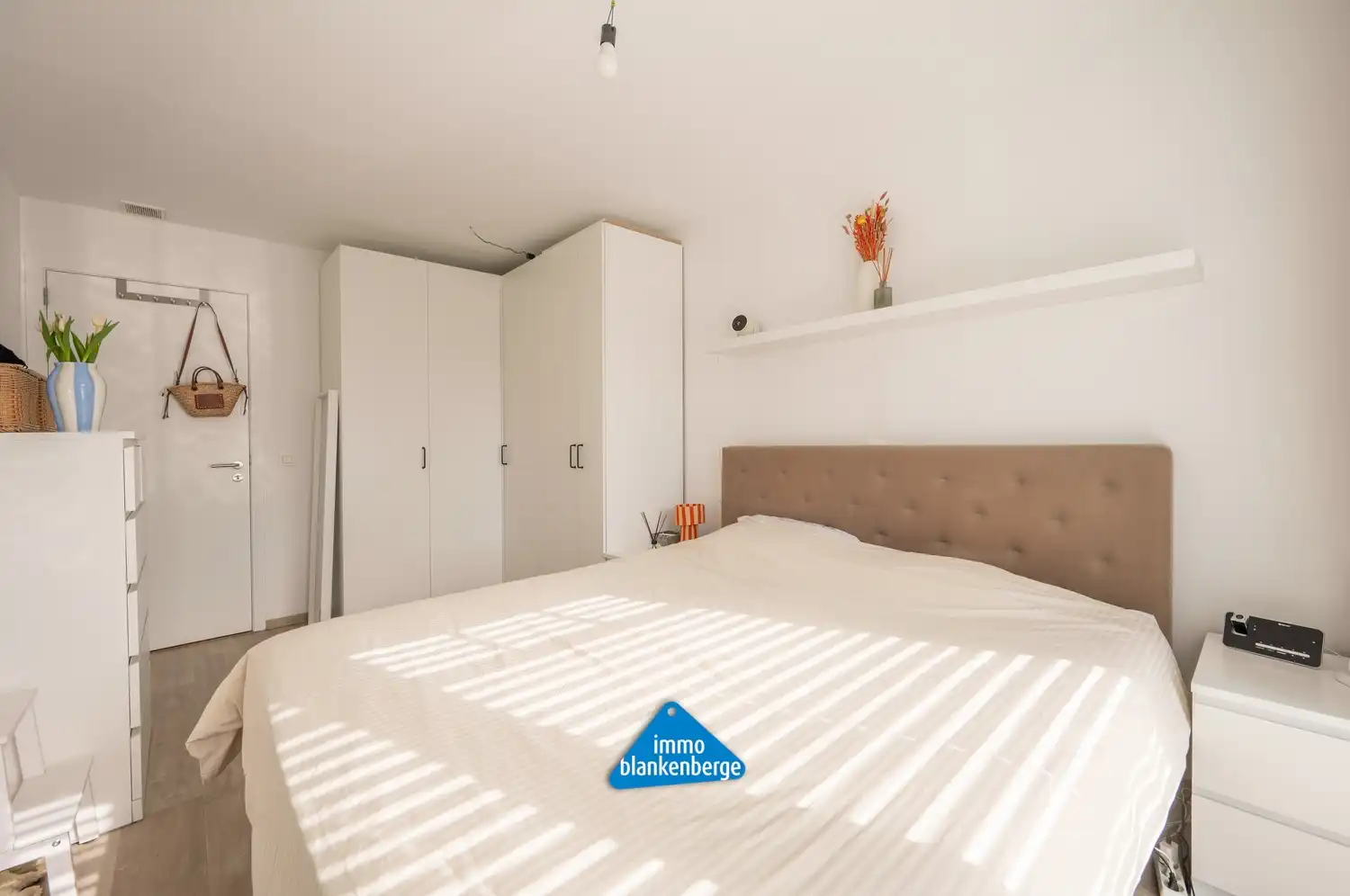 Instapklaar en verrassend ruim appartement met zonnig terras in het centrum van Beernem foto 17