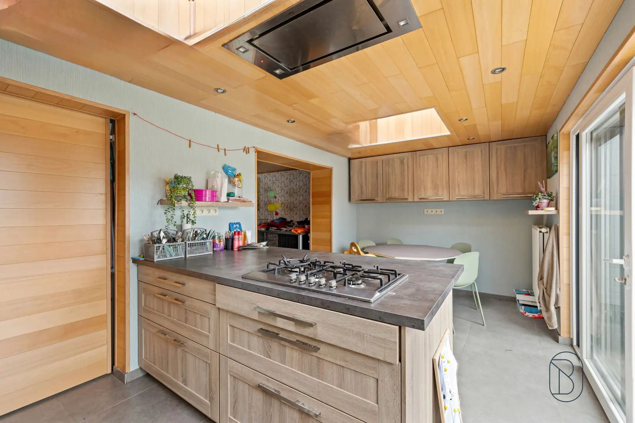 Halfopen woning met garage en tuin in Harelbeke foto 4