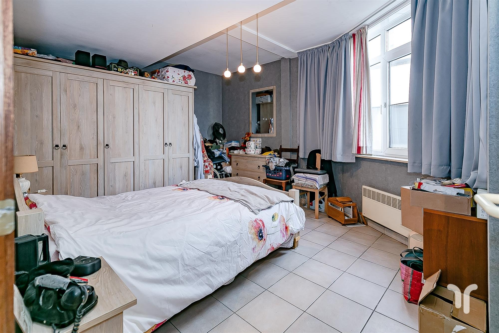 Op te frissen gelijkvloers appartement met 2 slaapkamers foto 4