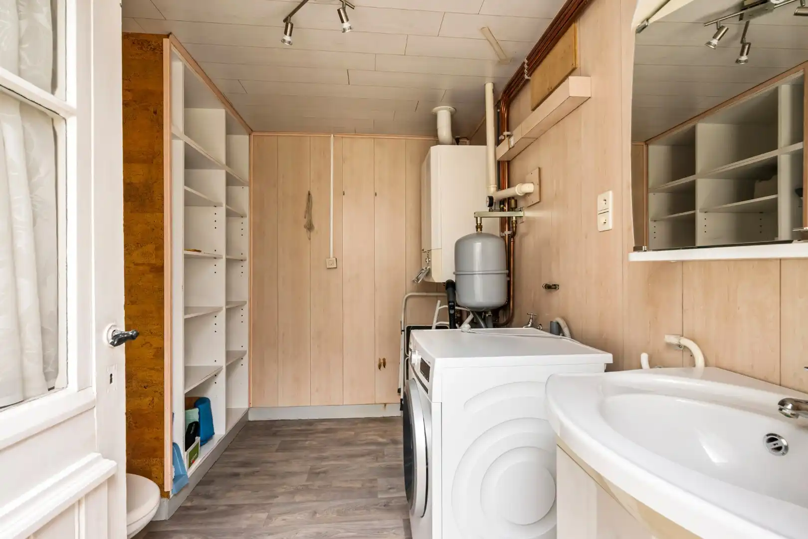 Verzorgde woning met 3, mogelijks 5 slaapkamers, garage en zonnige tuin in Geluwe foto 12