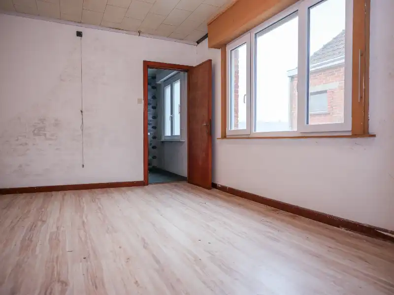 Te renoveren pand met garage en uitweg achteraan vlak bij het station van Ingelmunster foto 6