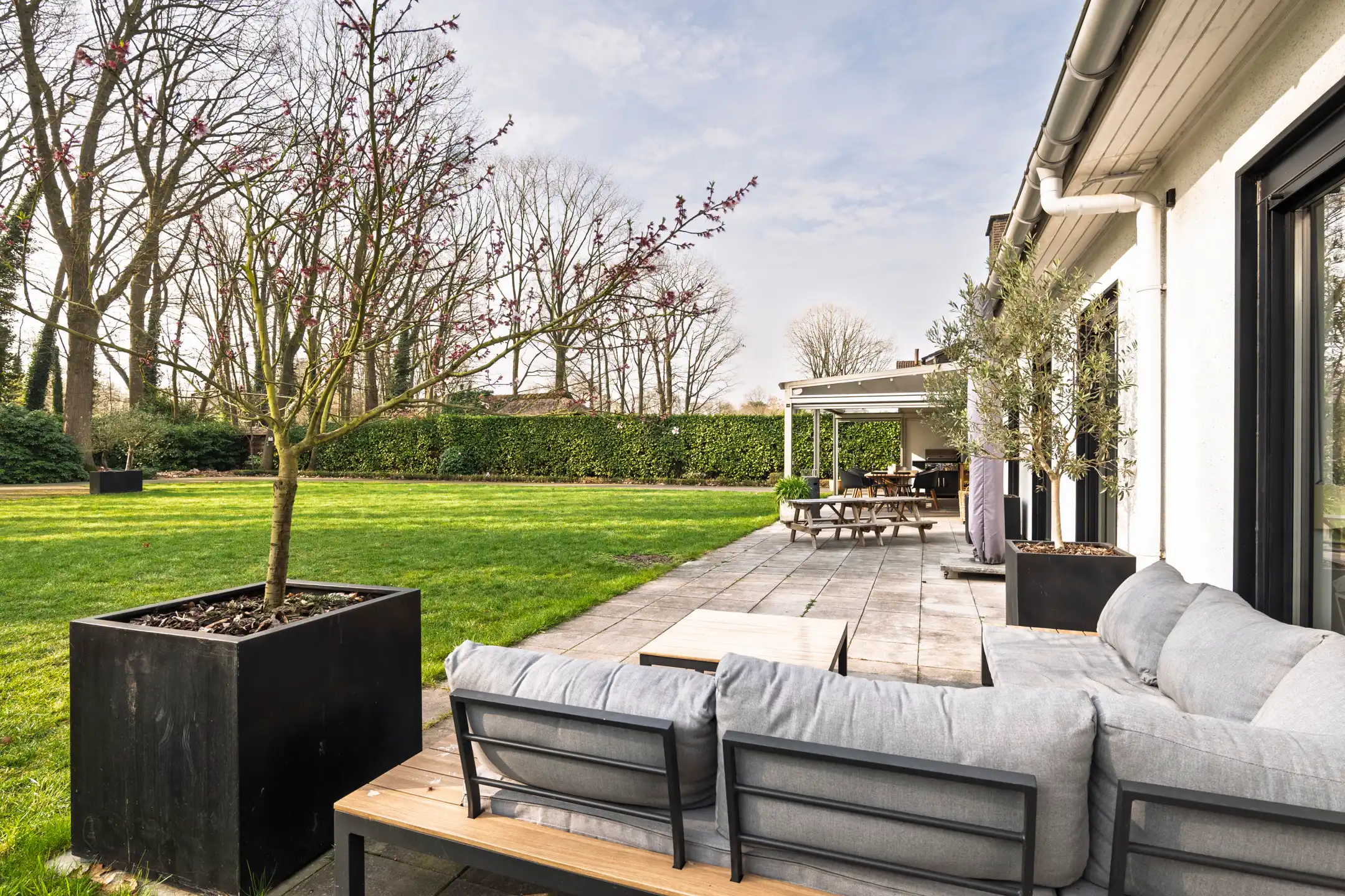 Instapklare gelijkvloerse villa op toplocatie (ca. 2.028 m²) foto 5