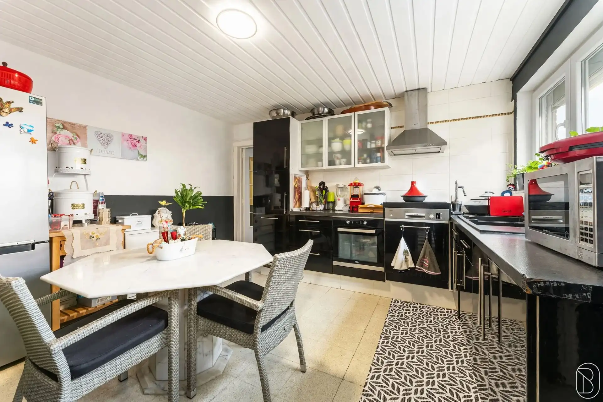 Ruime woning met tuin en handelsgelijkvloers foto 8
