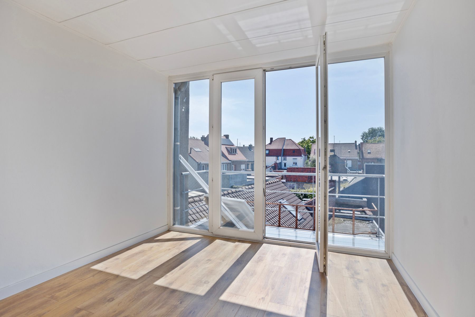 TE KOOP: Opbrengsteigendom met 3 appartementen en garage foto 7