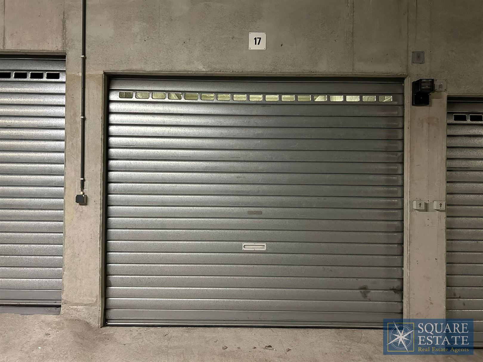 Garage/Parking foto {{pictureIndex}}