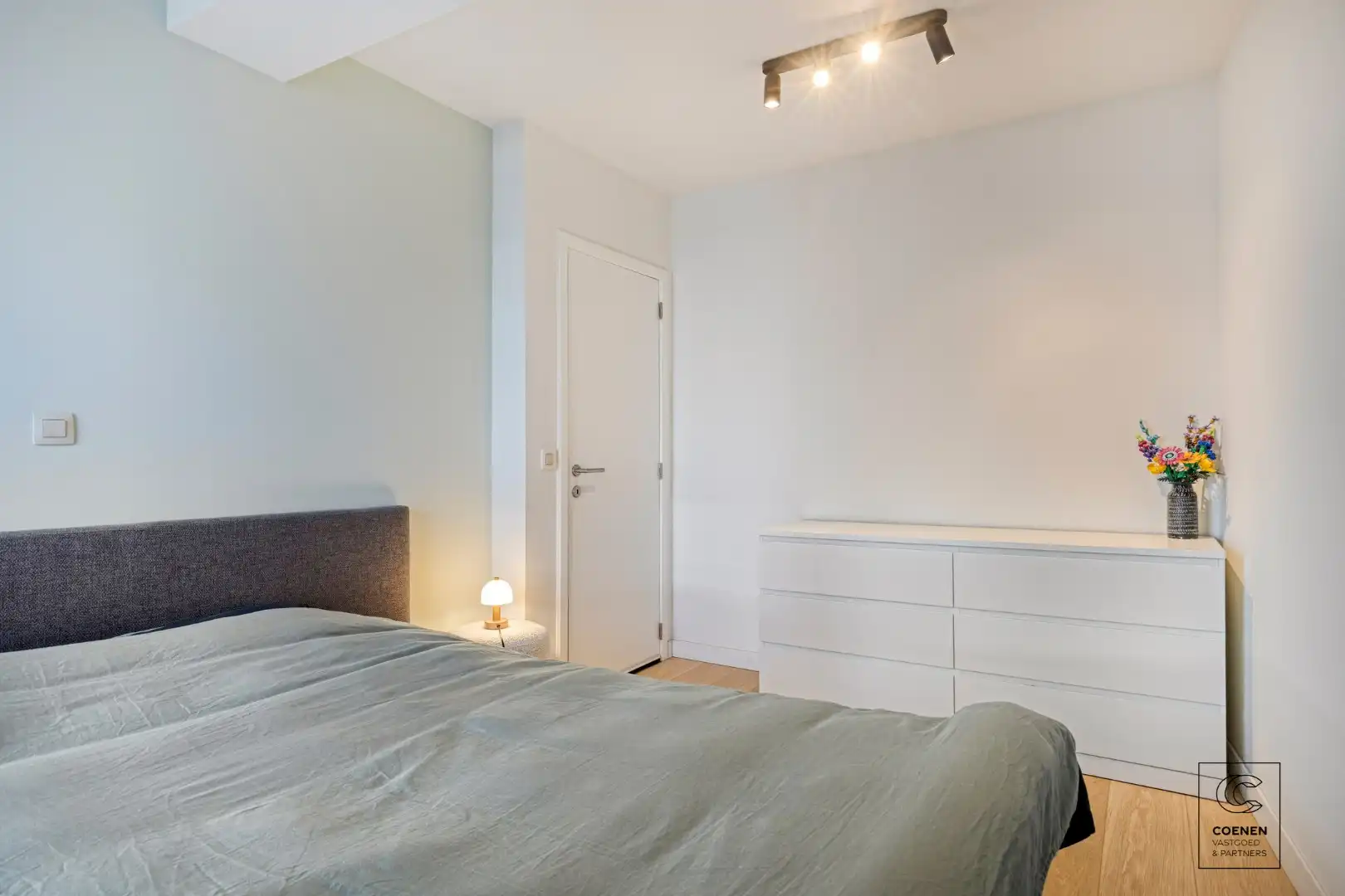 Instapklaar appartement met 2 slaapkamers en balkon op topligging in Lier! foto 14