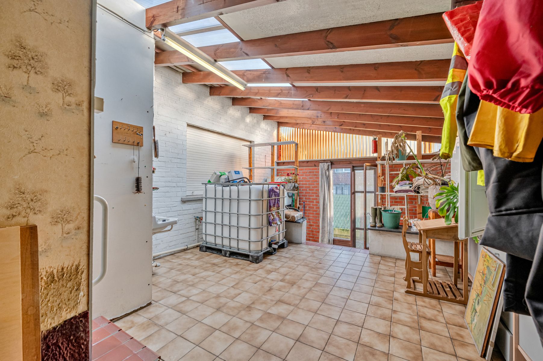 Ruime (handels) woning met groot werkhuis, tuin en garage foto 16