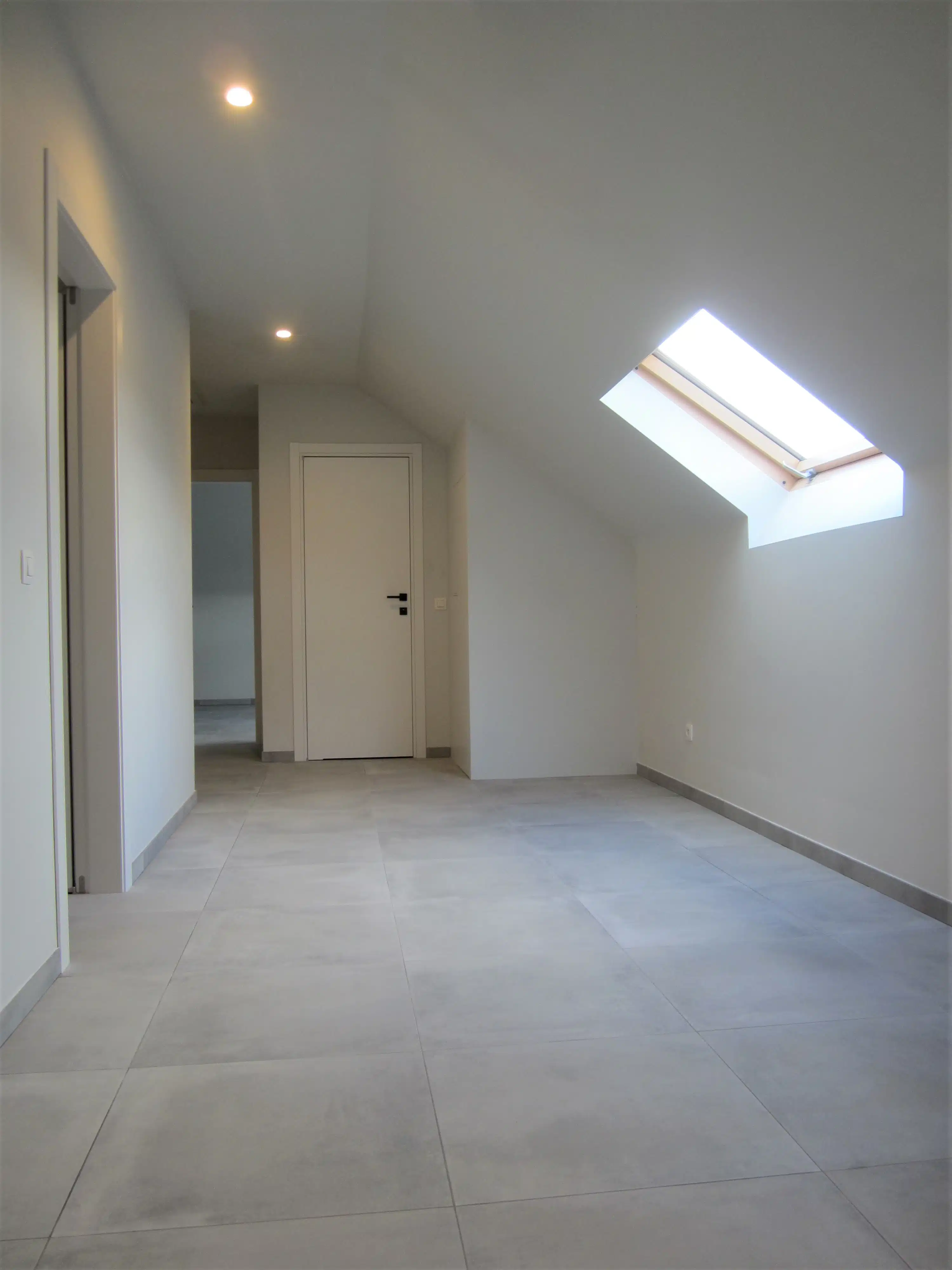 Prachtige nieuwbouwwoning van 195m² met terras v 40m², tuin, zonnepanelen en twee staanplaatsen. Aanrader! foto 14