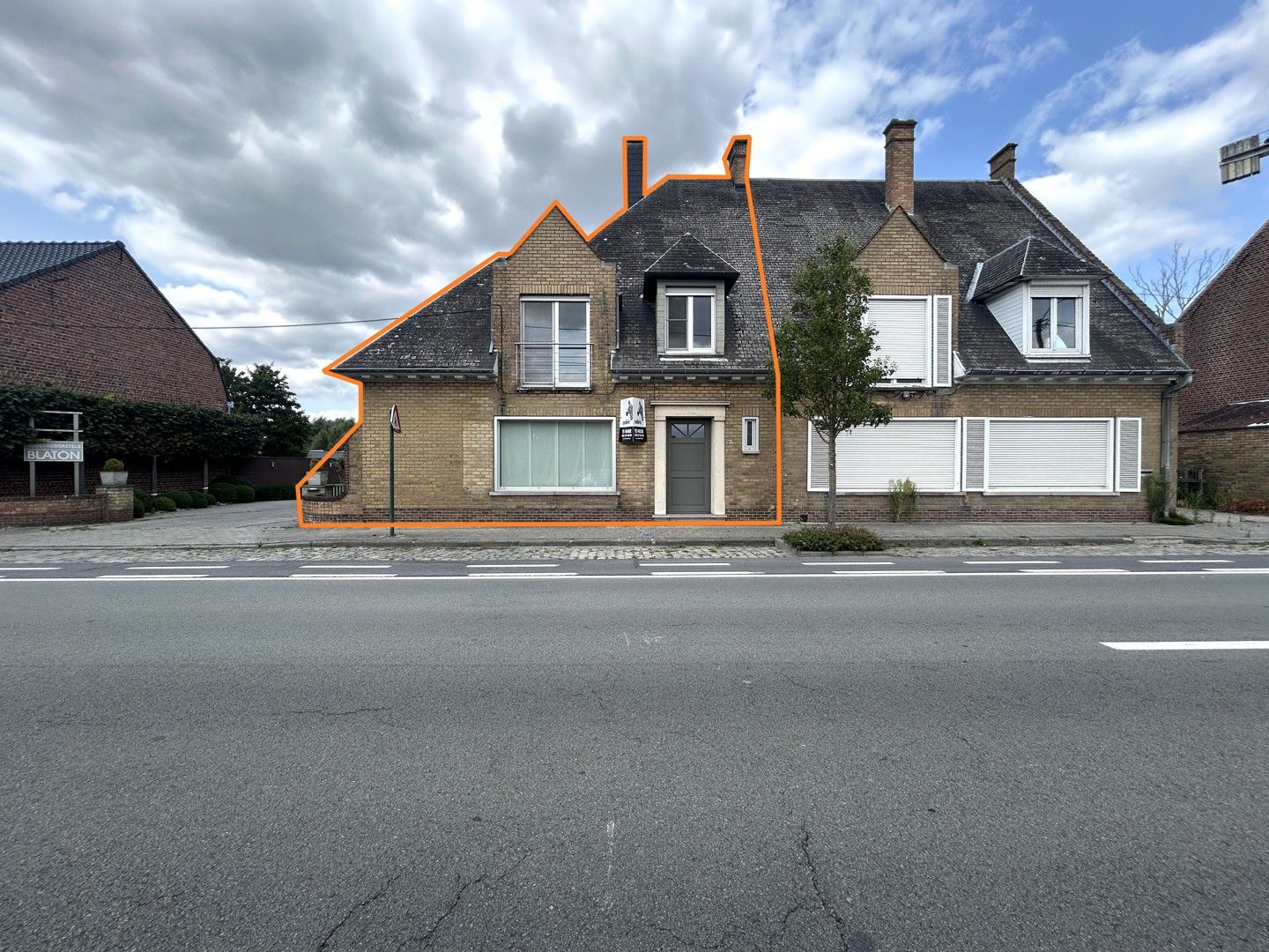 Instapklare halfopen woning met 3 slaapkamers te Tielt (Meulebeke)! foto {{pictureIndex}}