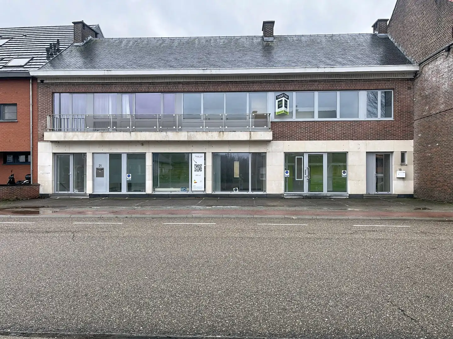 Hoofdfoto van de publicatie: Veelzijdig pand op topligging: wonen en werken of tweewoonst met terrassen en garage