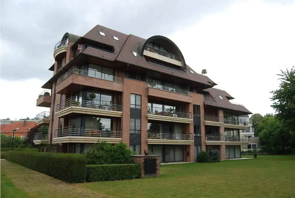 RUIM APPARTEMENT IN CENTRUM ROESELARE  foto {{pictureIndex}}