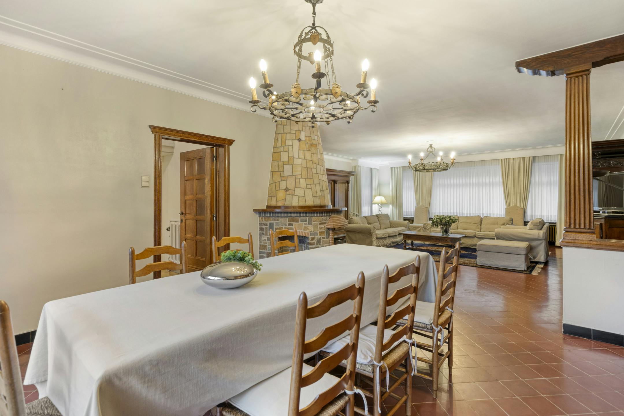 Riante villa met praktijkruimte foto 4