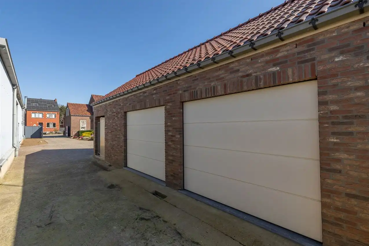 Villa grenzend aan agrarisch gebied met 4slk en opslag foto 30