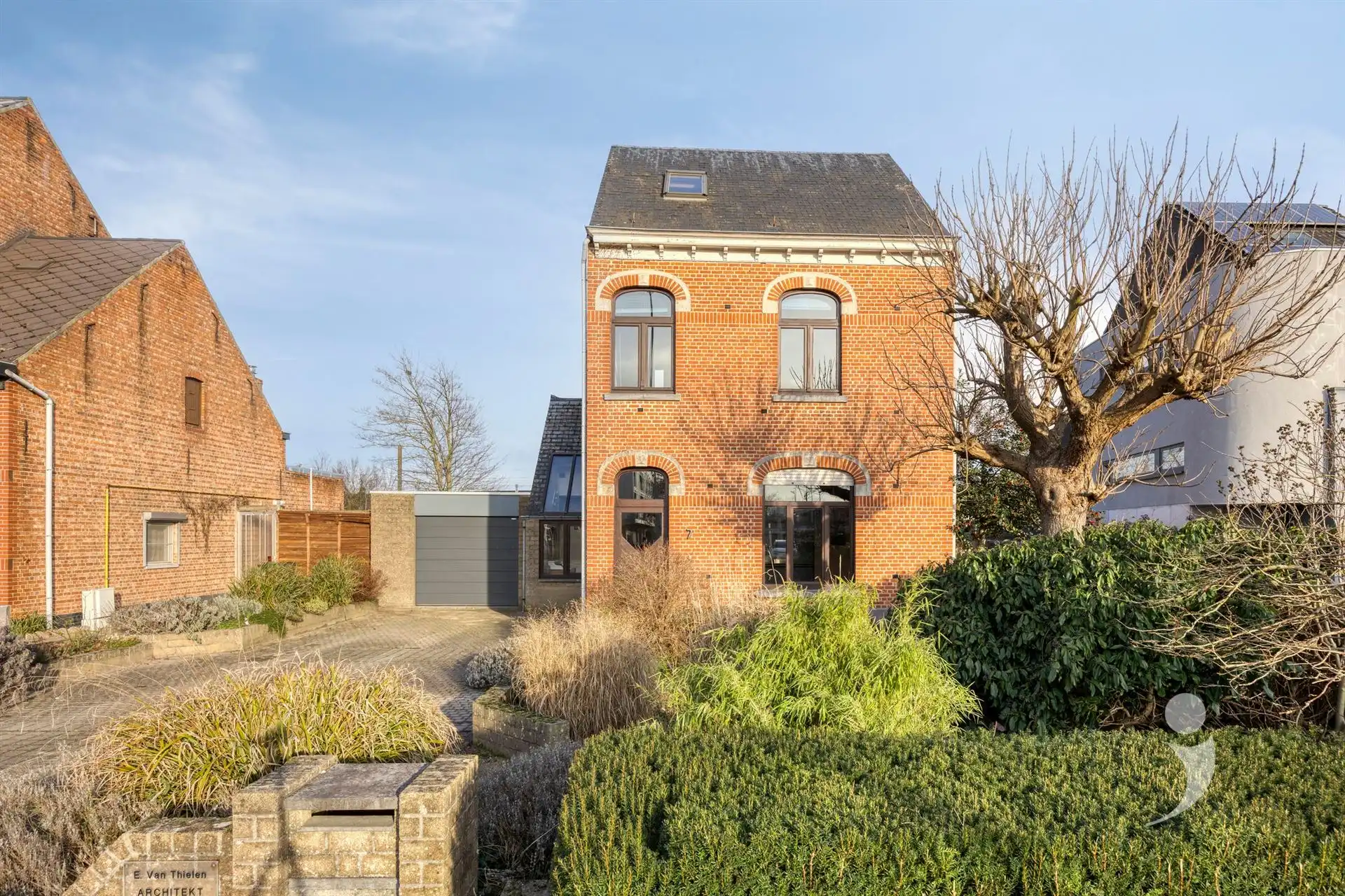 Karaktervolle architectenwoning met zonnige tuin van 10 are foto 2