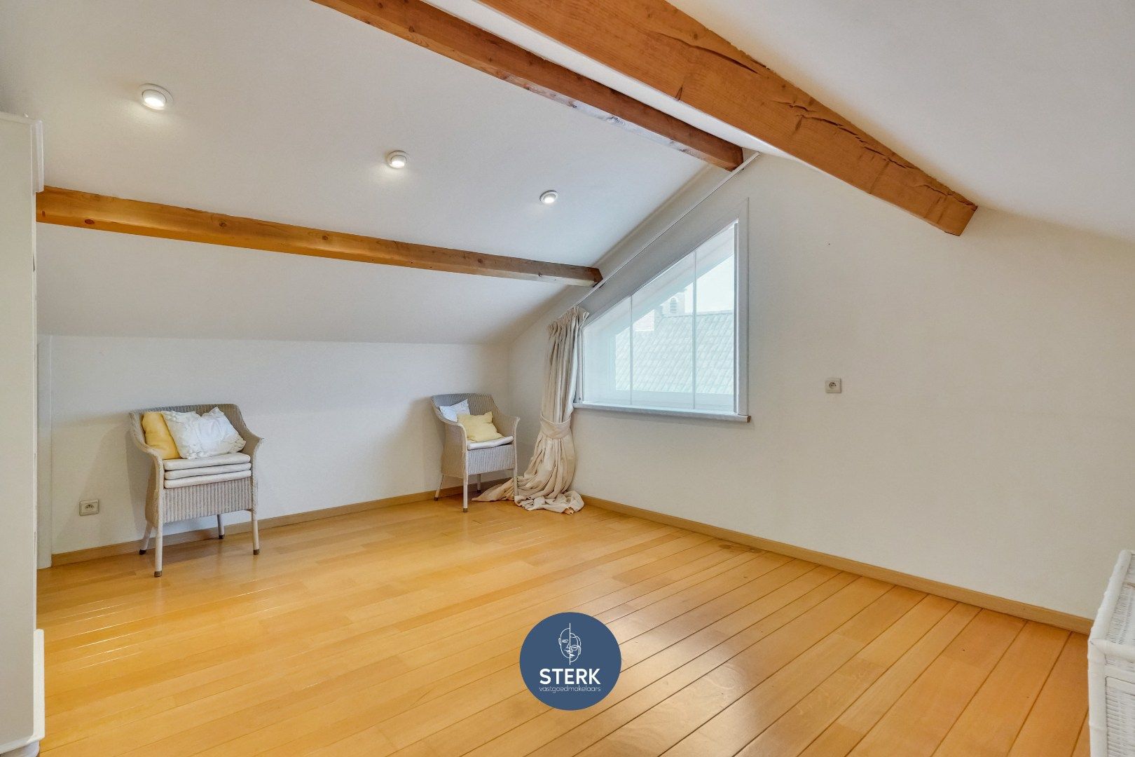 VERRASSEND RUIME GEZINSWONING MET EEN PRACHTIGE TUIN TE BOORSEM !  foto 24