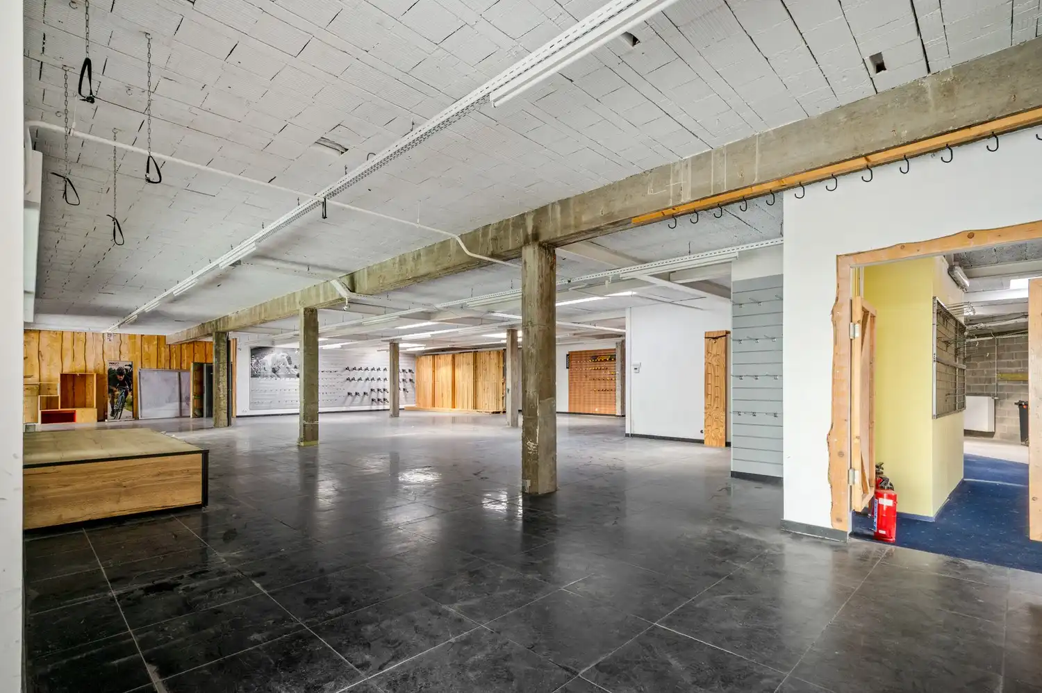 Ruim handelspand van 458 m² met woonst, garage en tuin te Duffel foto 6