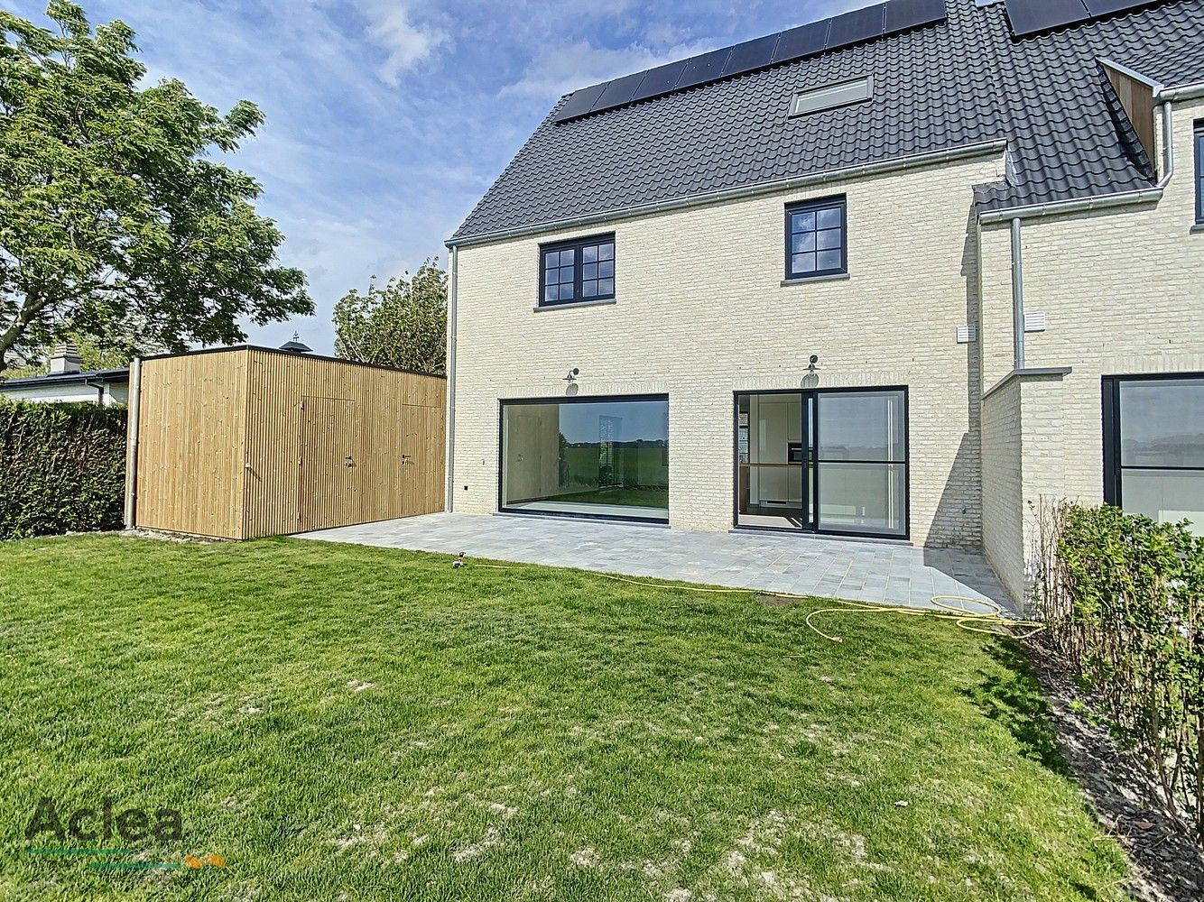 Prachtige recente koppelwoning met 5 slpks foto 2
