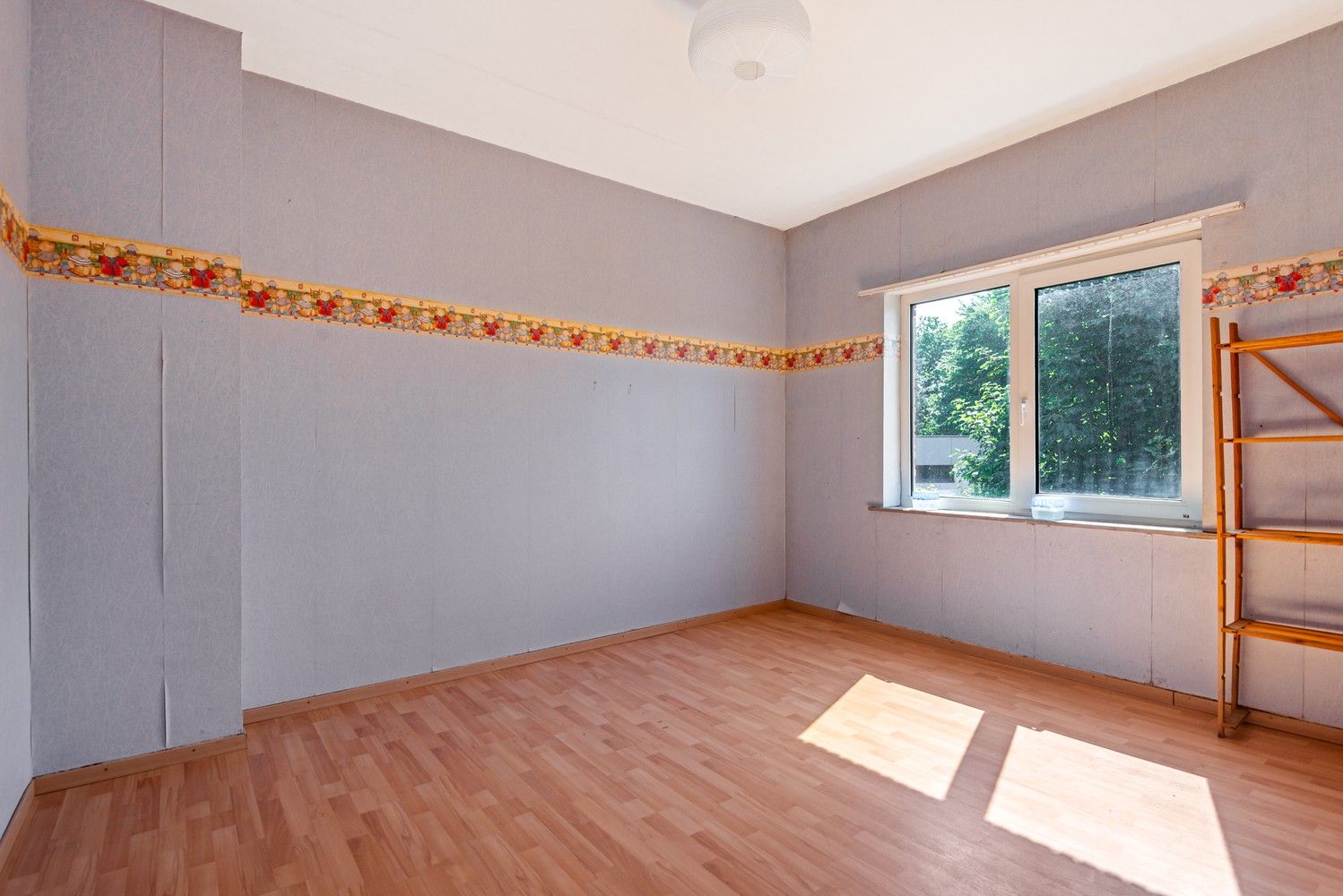 Te renoveren woning met 3 slaapkamers en tuin in Wijnegem! foto 9