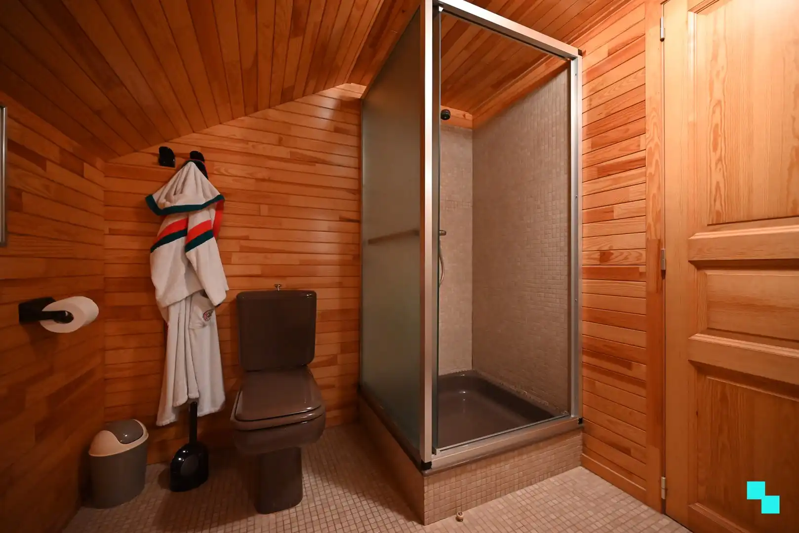 Verrassend ruime woning op hoekperceel te Izegem, Bosmolens foto 25