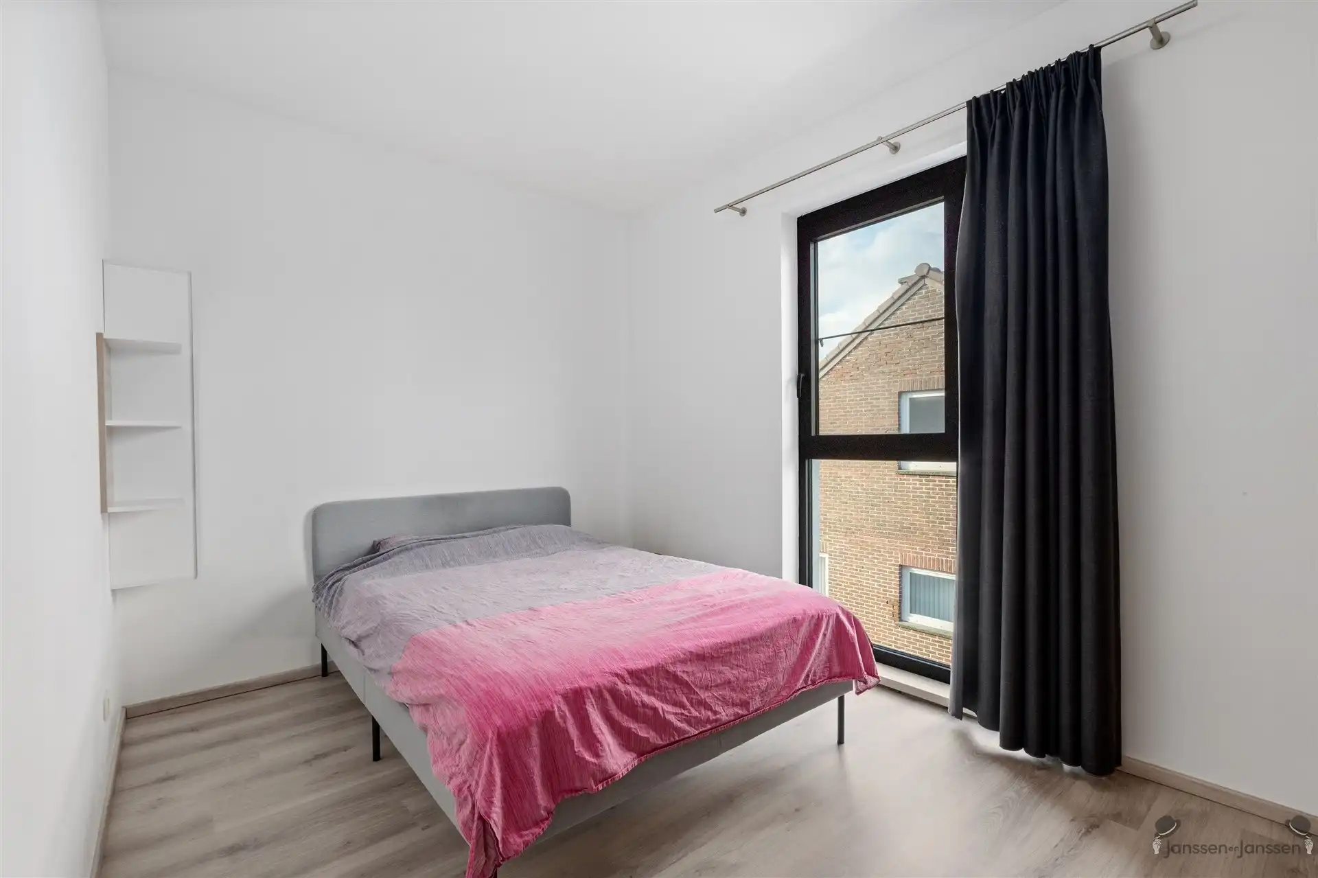 BEN appartement met terras, zonnepanelen, berging & garage foto 9