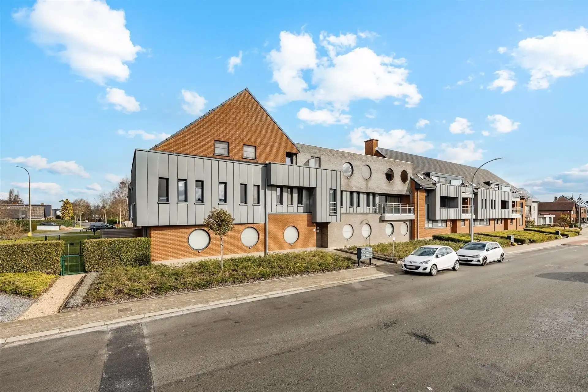 Instapklaar appartement met garagebox, centrum Laarne! foto 26