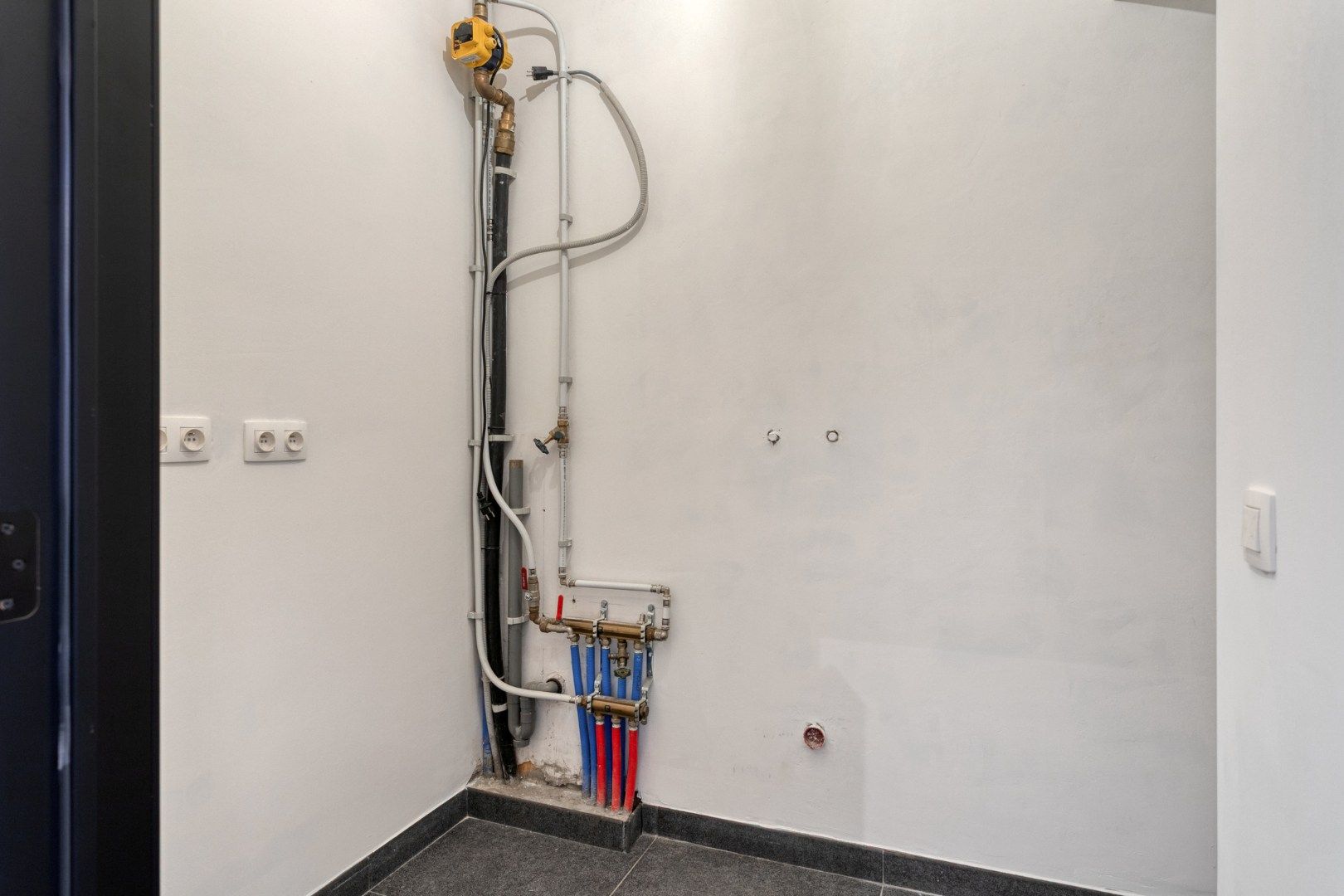 Gerenoveerde woning met prachtige leefruimte en garage! foto 15
