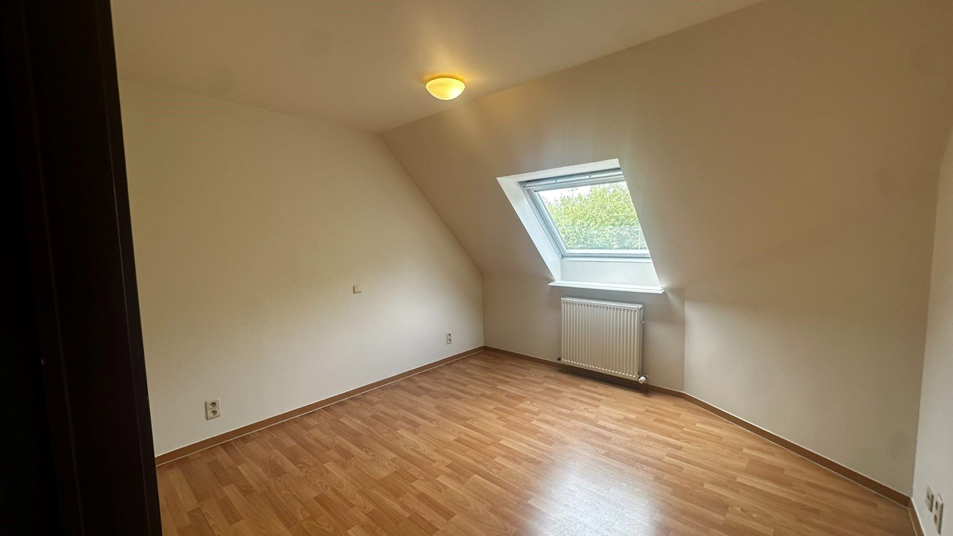 Ontdek dit prachtige appartement met balkon, lift en één slaapkamer. foto 12