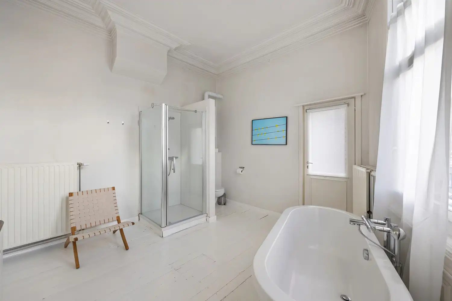 Wonen in een beschermde hoekwoning van Jos Bascourt uit 1894 is wonen in een uniek stuk Zurenborg, zonder renovatieplicht foto 17