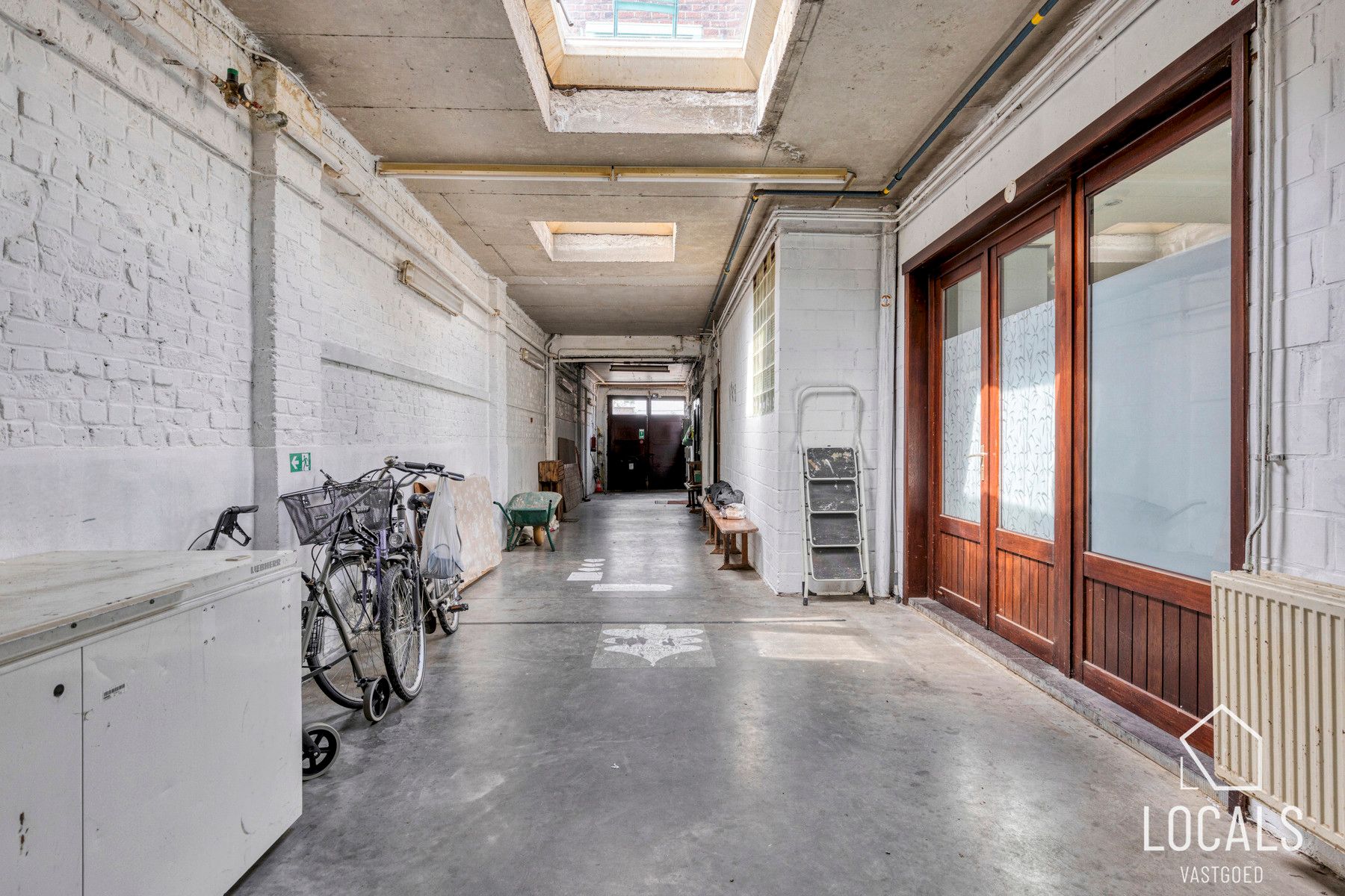 Handelsgelijkvloers met bovenliggend duplexappartement foto 10