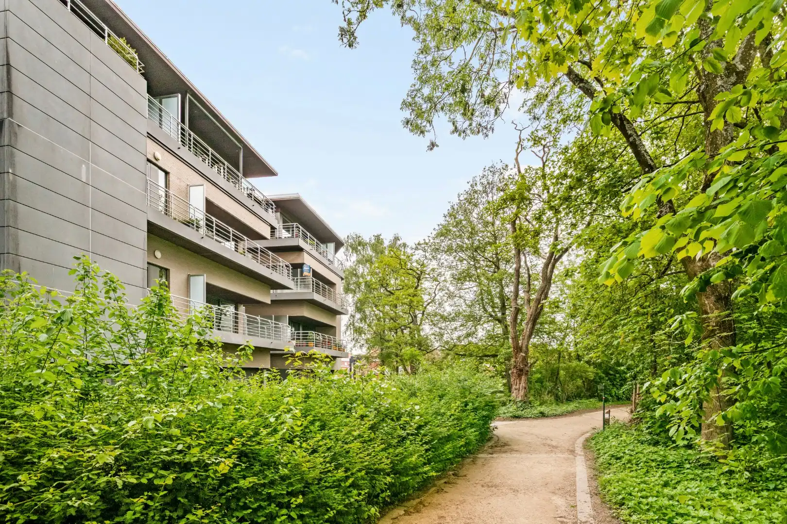 Appartement met berging, terras met prachtig uitzicht in Ieper foto 12
