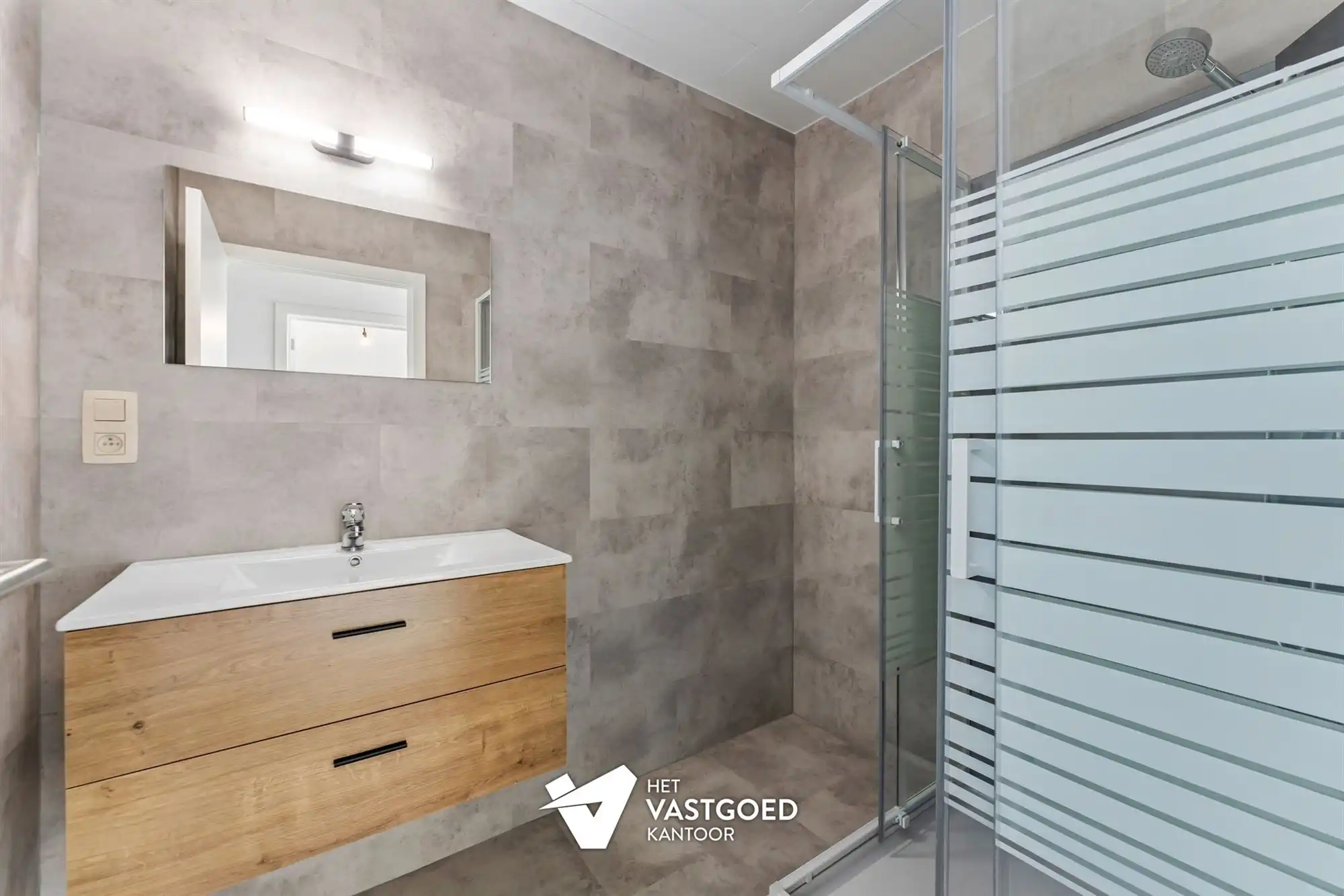 VOLLEDIG GERENOVEERD APPARTEMENT (65M²) MET 1 SLAAPKAMER, AUTOSTAANPLAATS EN GARAGEBOX TE HEUSDEN-ZOLDER foto 10