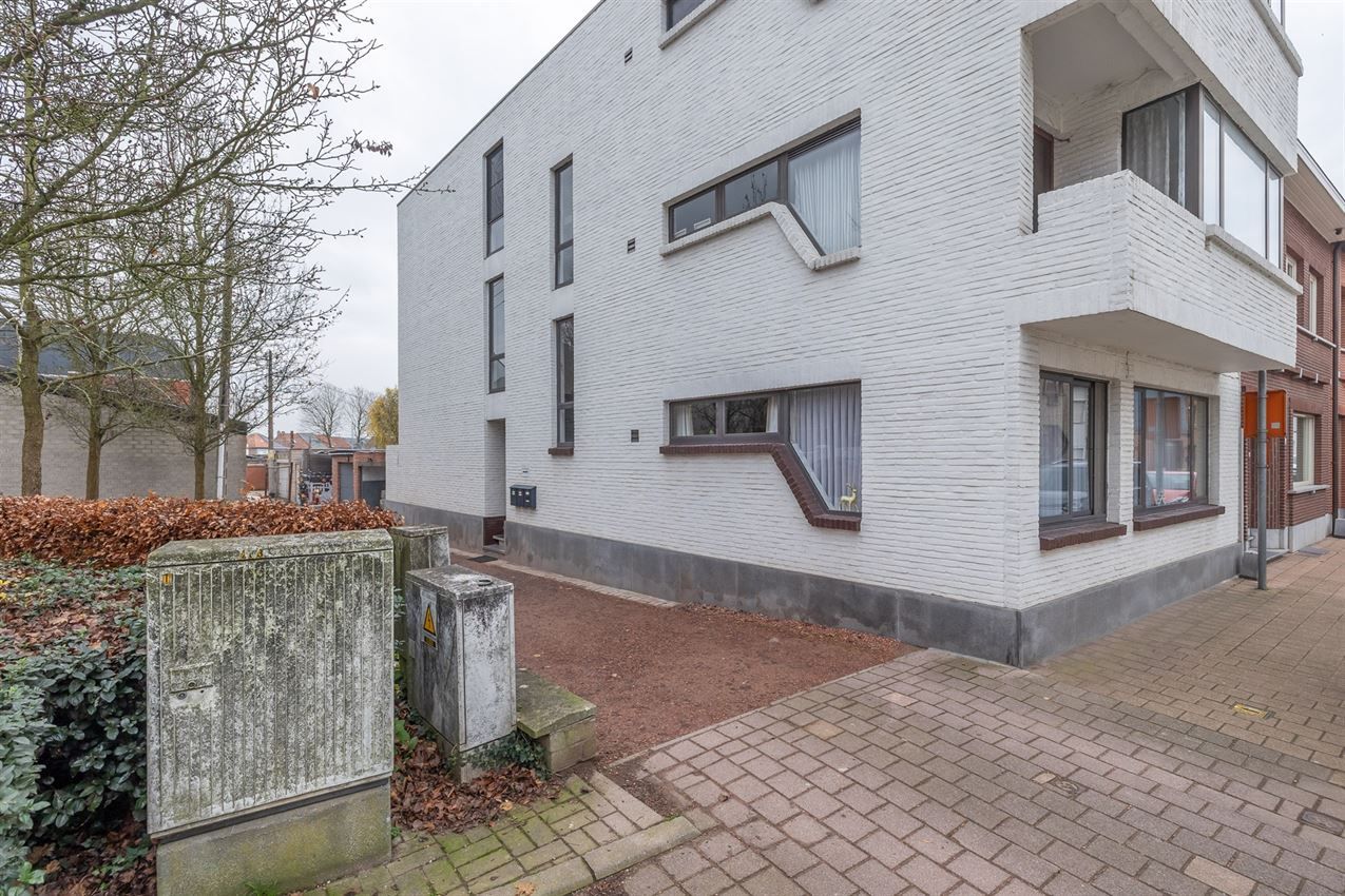 Gerenoveerd tweeslaapkamerappartement foto 27