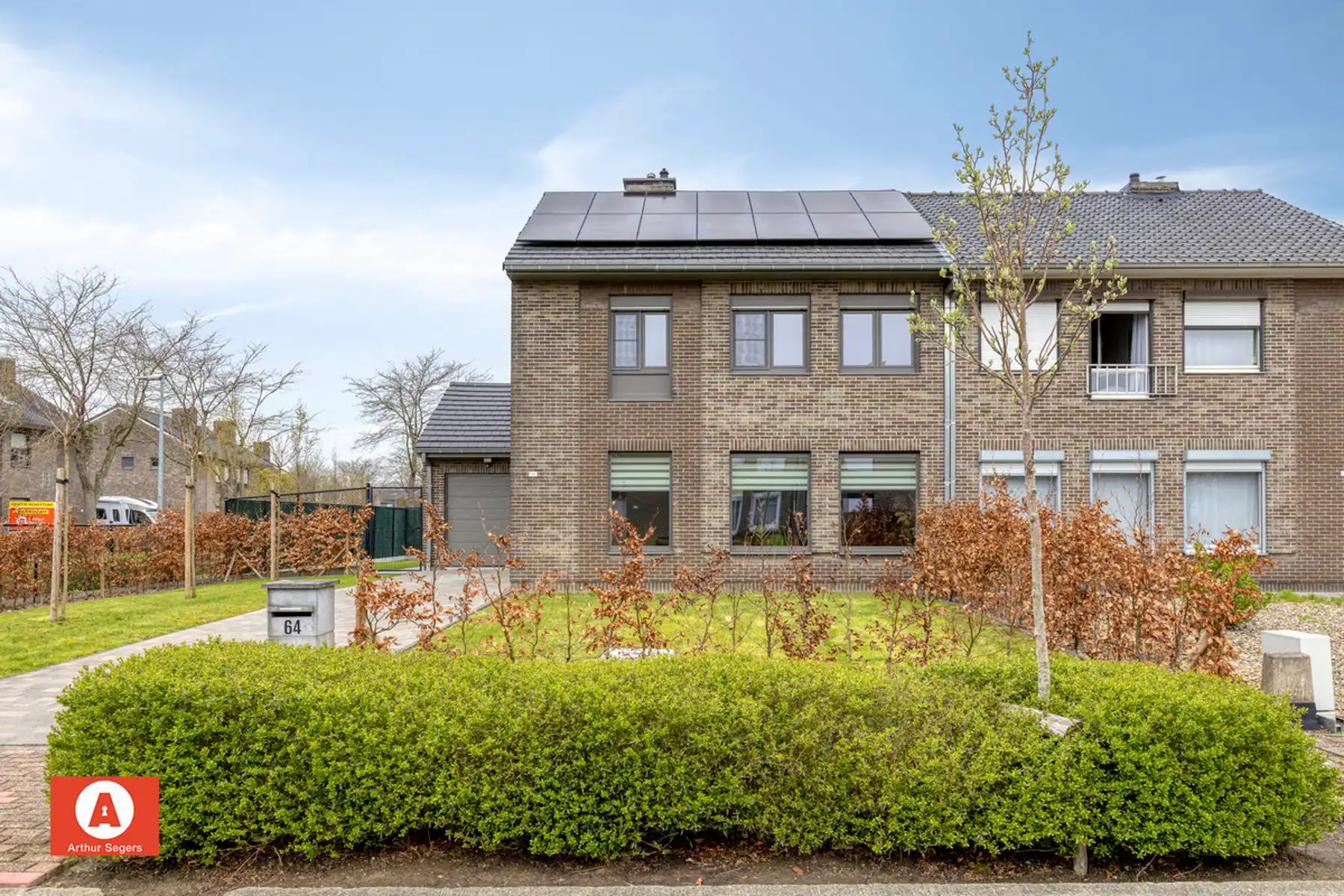 Energiezuinige half-open bebouwing mét alle comfort. foto 2