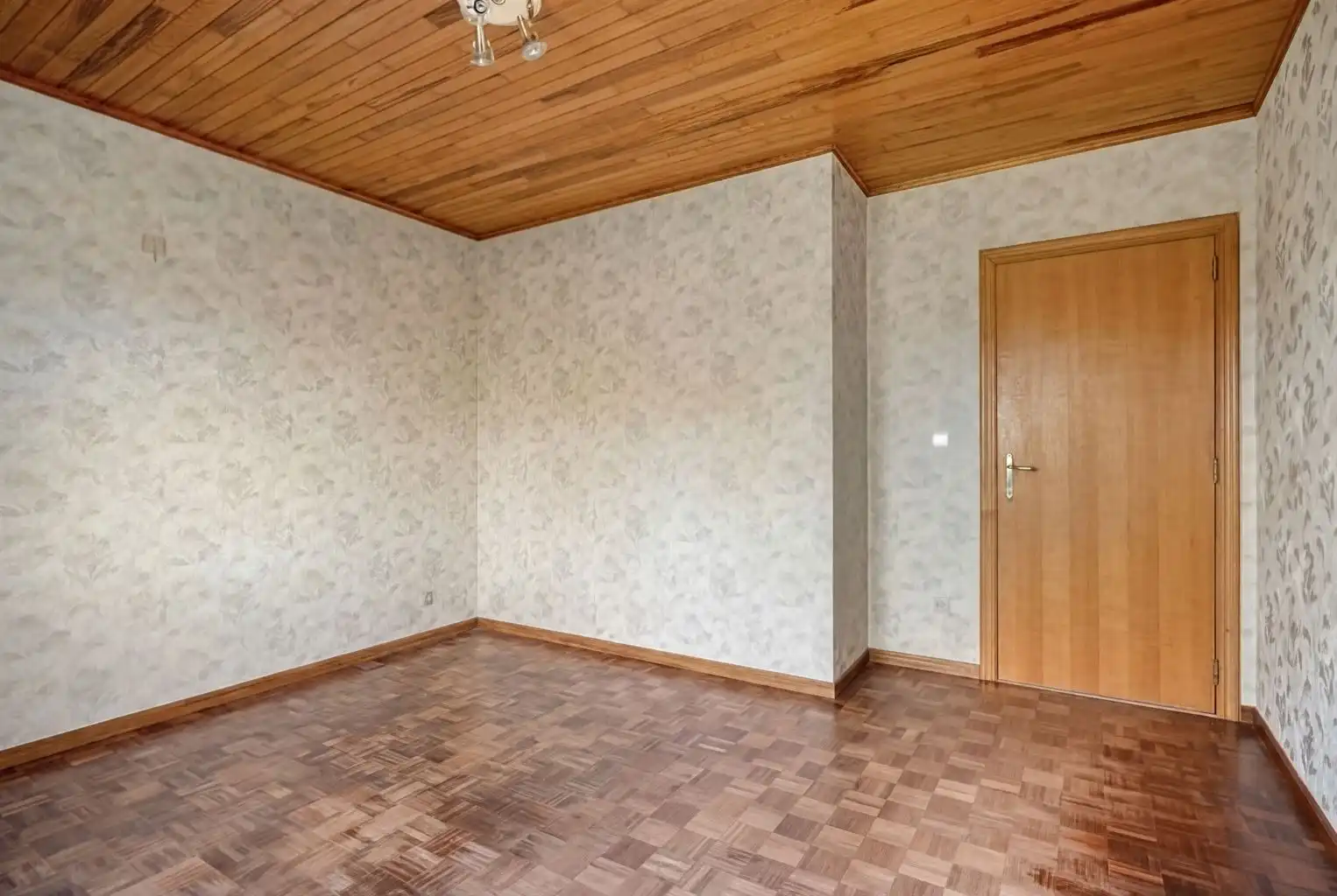 Vrijstaande woning op een uitzonderlijk perceel van 29a95ca met 4 slaapkamers en inpandige garage, gelegen op een rustige toplocatie nabij het centrum van Maaseik. foto 18