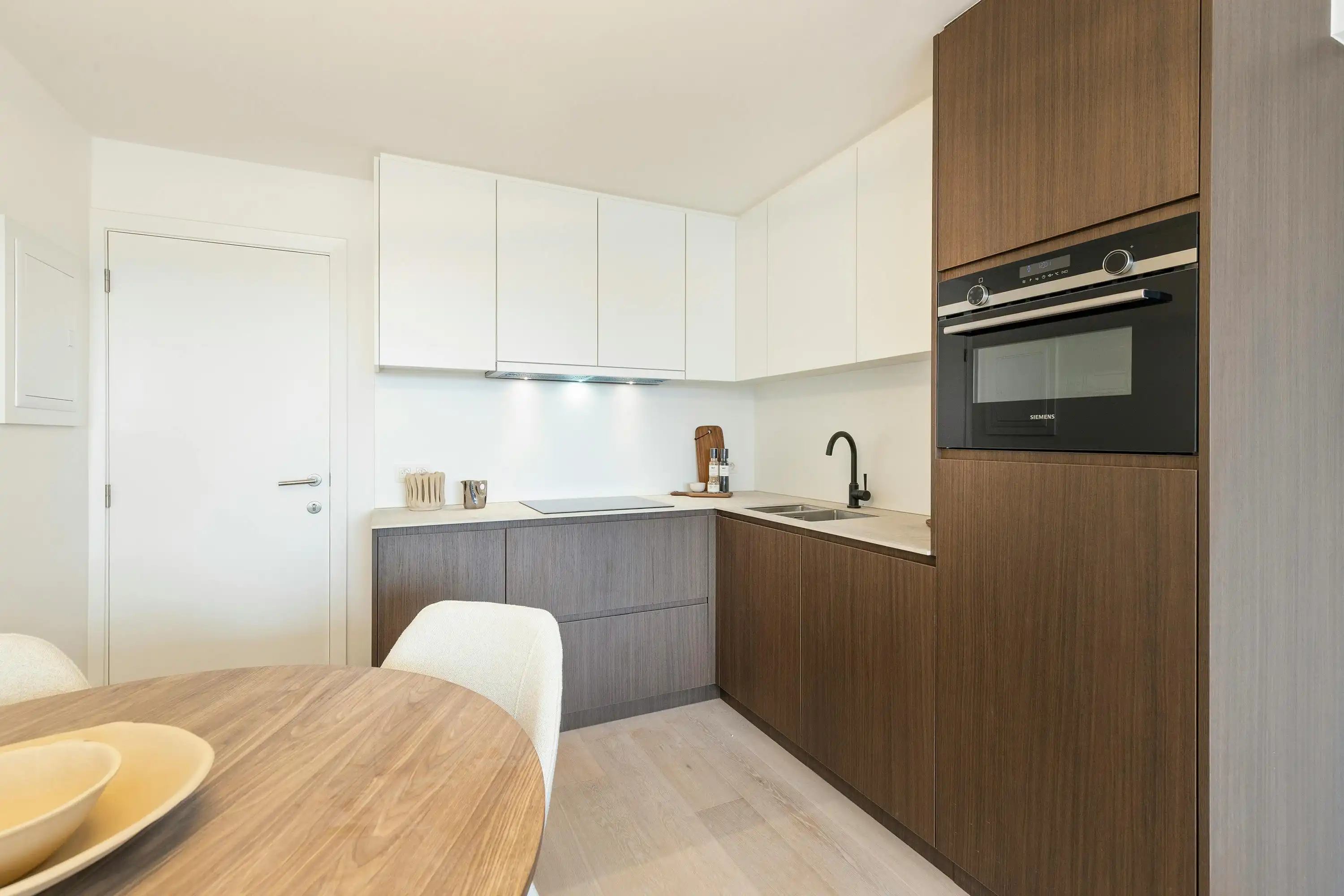 Knap appartement vlakbij het Heldenplein in Heist te koop foto 4