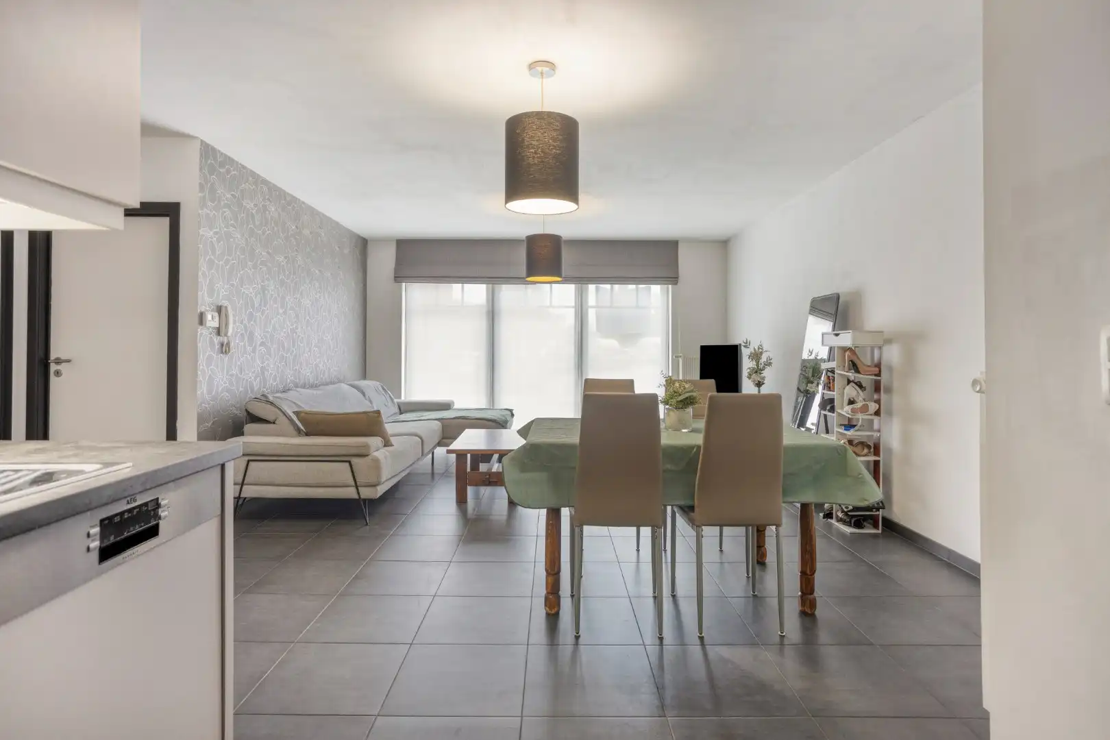 Instapklaar gelijkvloers appartement met 1 slpk, tuintje en autostaanplaats in het centrum ! foto 7