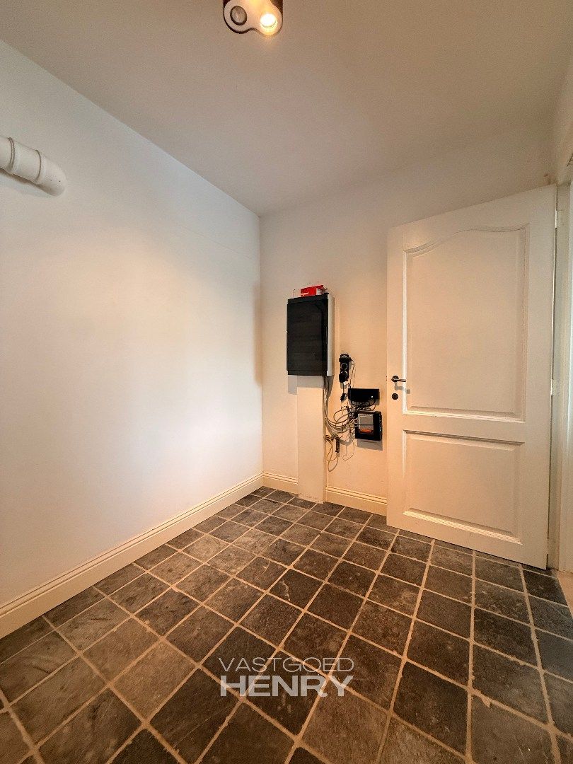 Volledig gerenoveerde woning met karakter foto 24