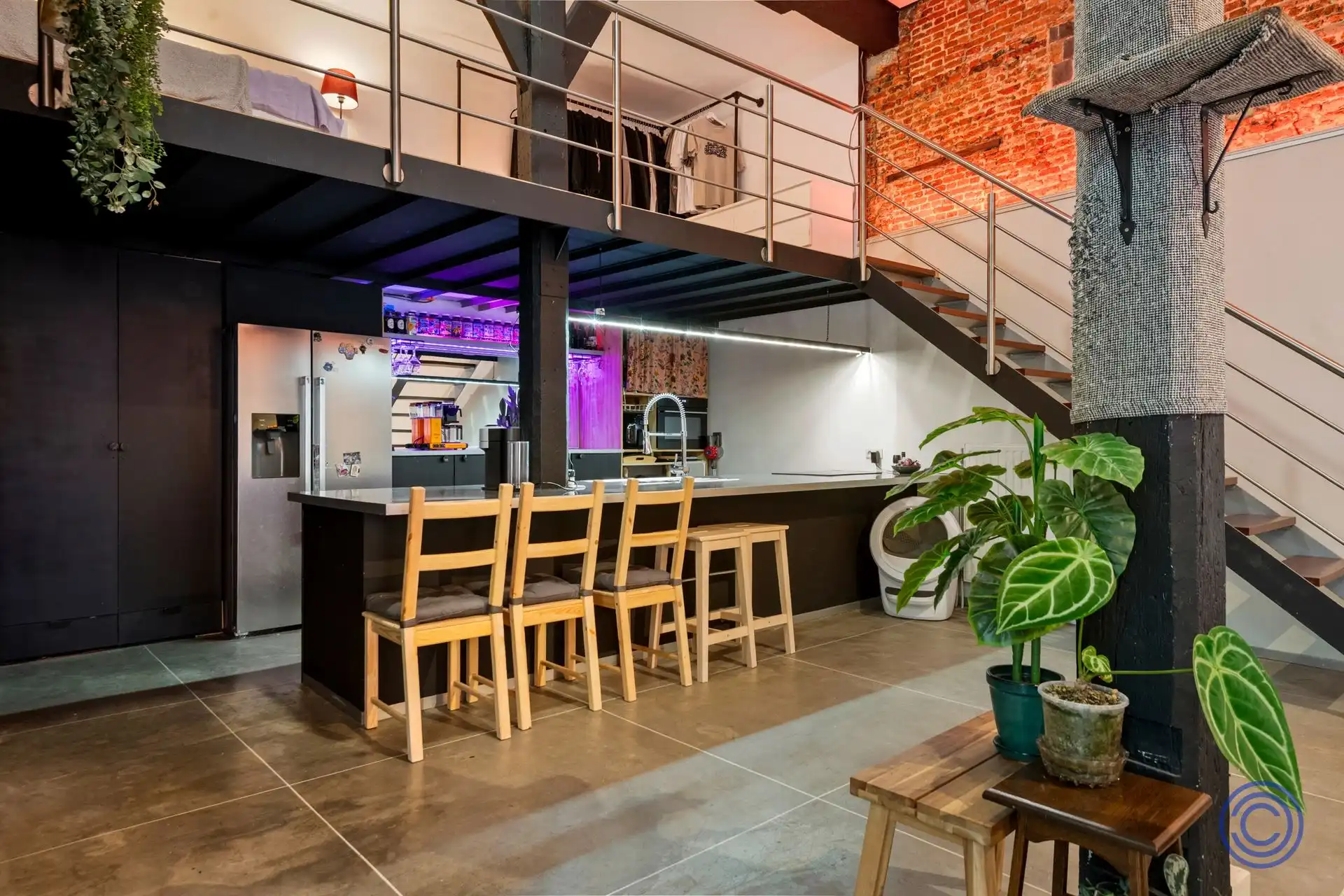 Loft in een prachtig middeleeuws pand met terrasje! foto 8